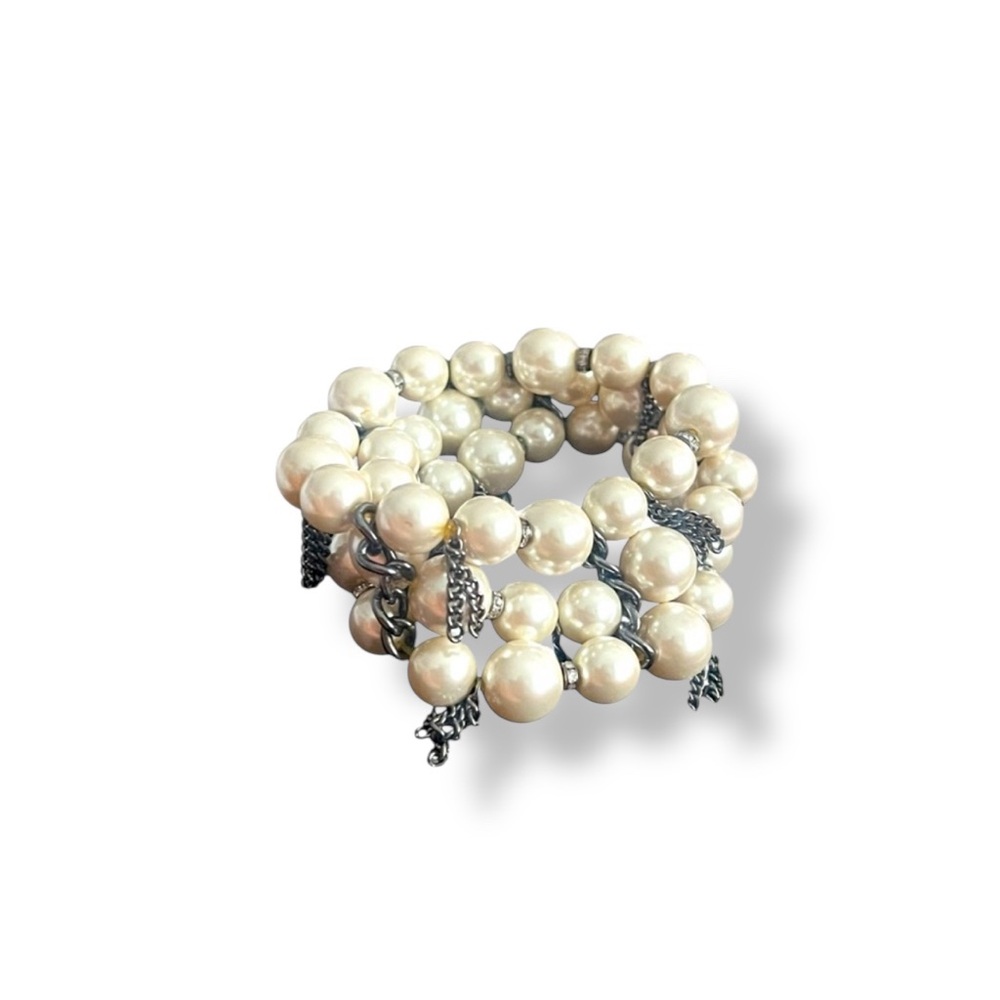 𝐒𝐓𝐀𝐓𝐄𝐌𝐄𝐍𝐓 𝐏𝐄𝐀𝐑𝐋 & Gunmetal chain Multi strand bracelet